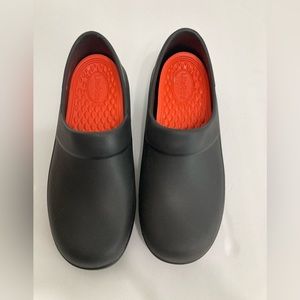 Women's Neria pro II Lite Ride Work Clog By Crocs Black Size W 9